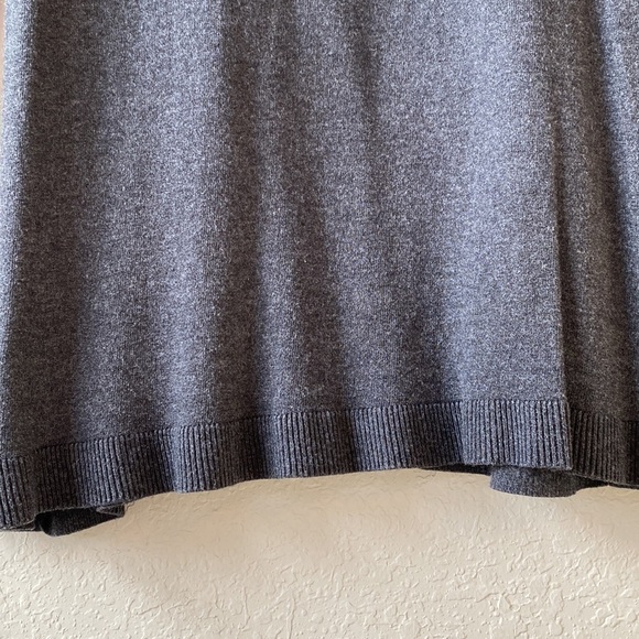 Ann Taylor V Neck Sweater - Picture 6 of 9